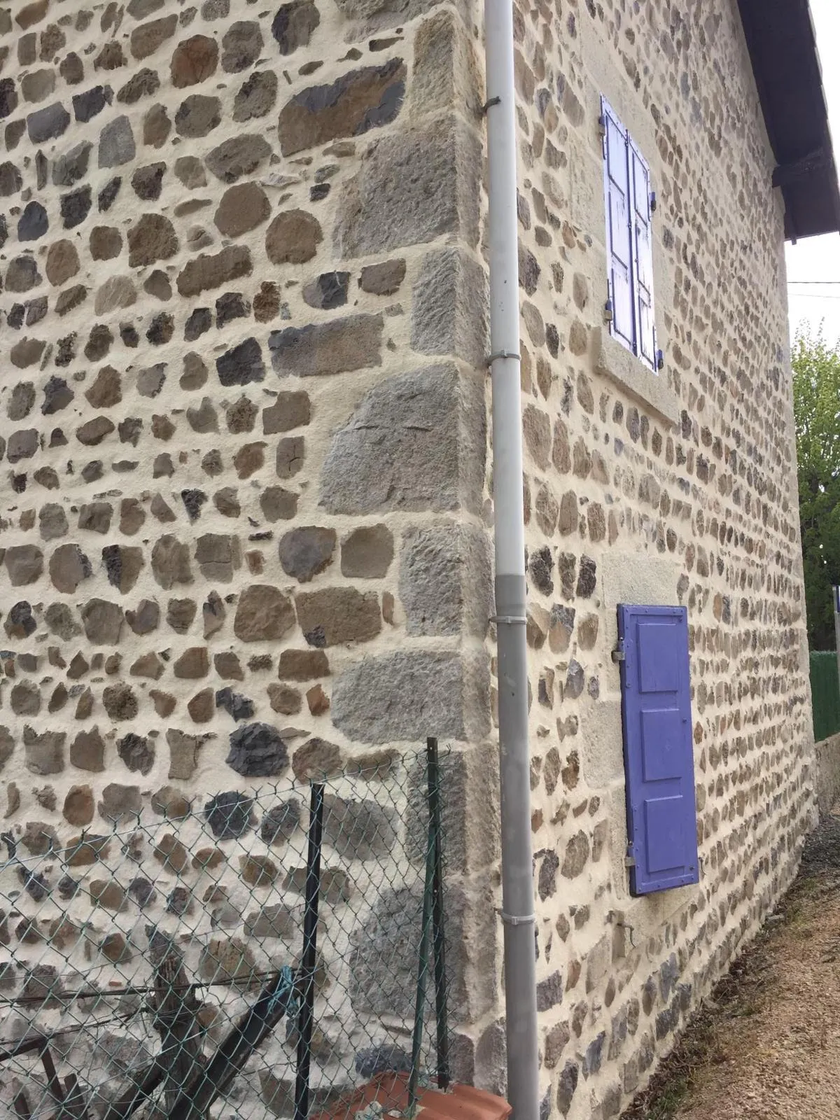 Réalisation de rejointoiement de façade en pierre en Haute-Loire 2