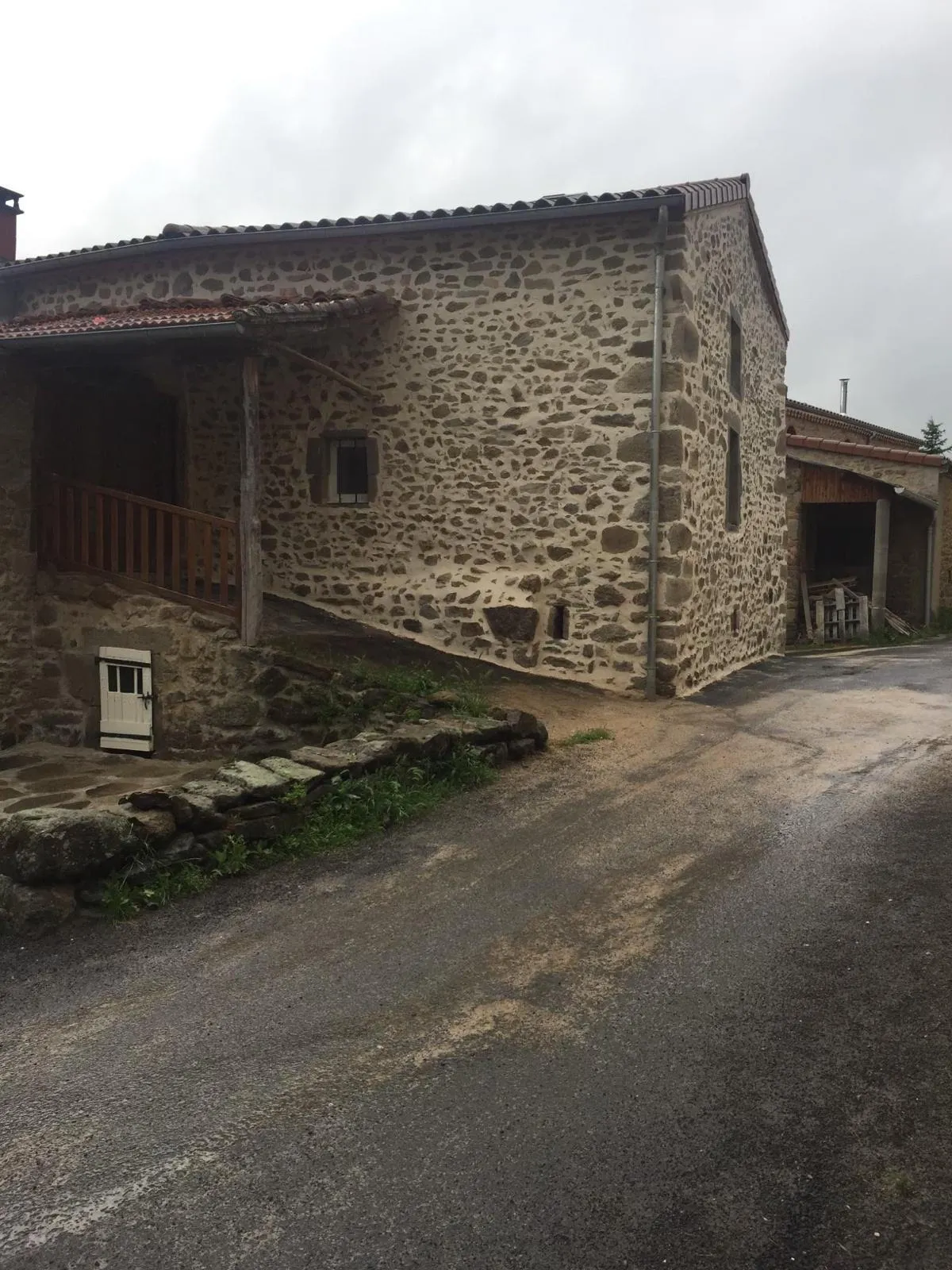 Réalisation de rejointoiement de façade en pierre en Haute-Loire 4