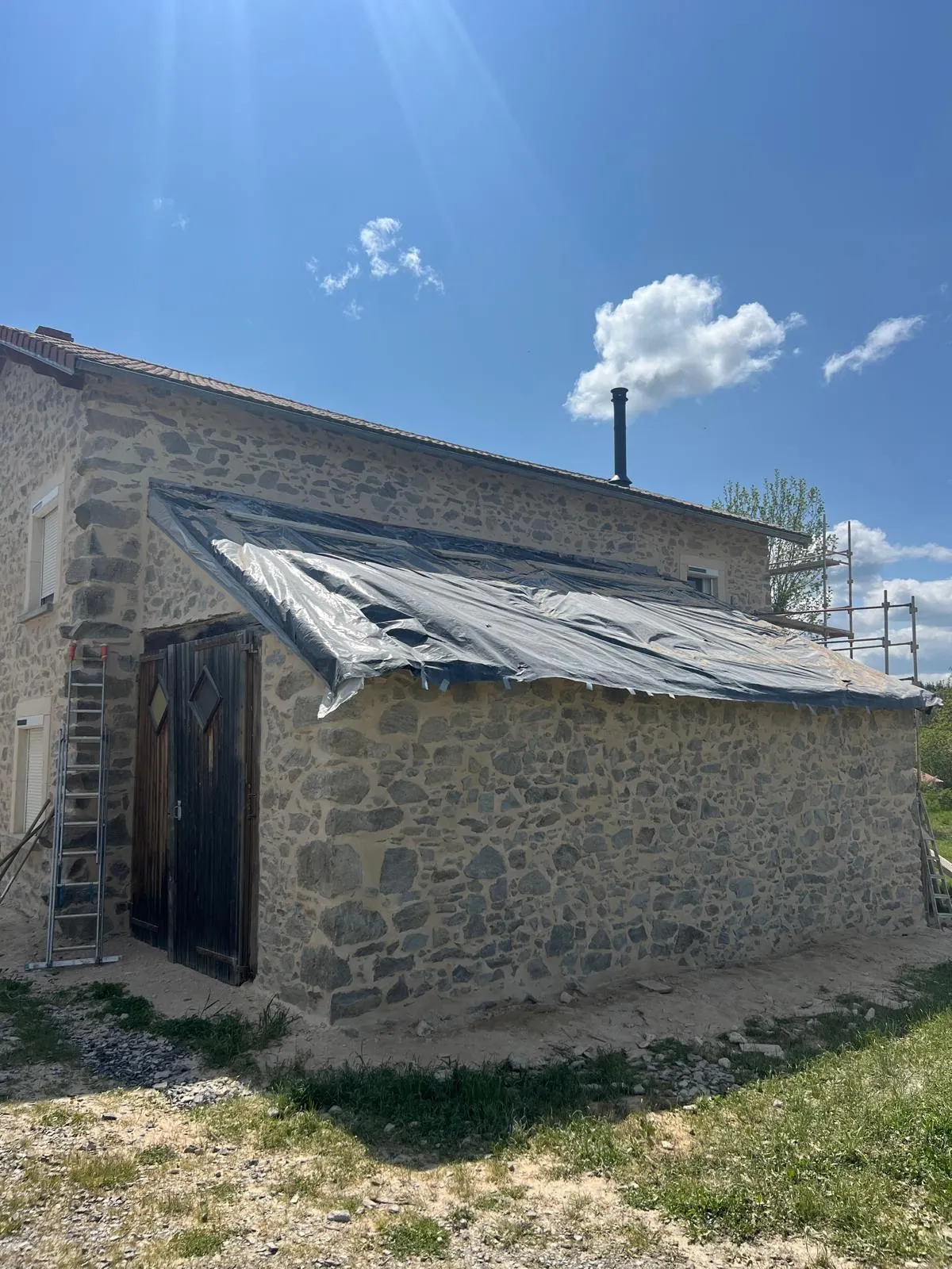 Réalisation de rejointoiement de façade en pierre en Haute-Loire 6