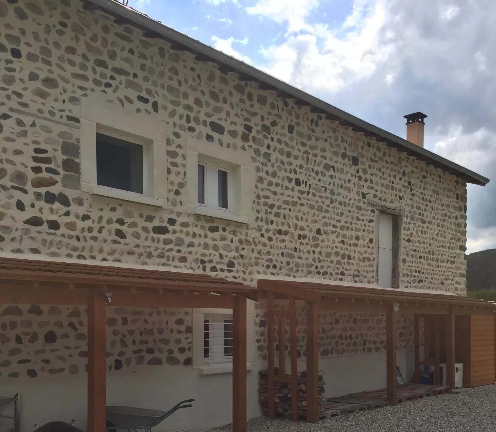 Réalisation de rejointoiement de façade en pierre en Haute-Loire 7